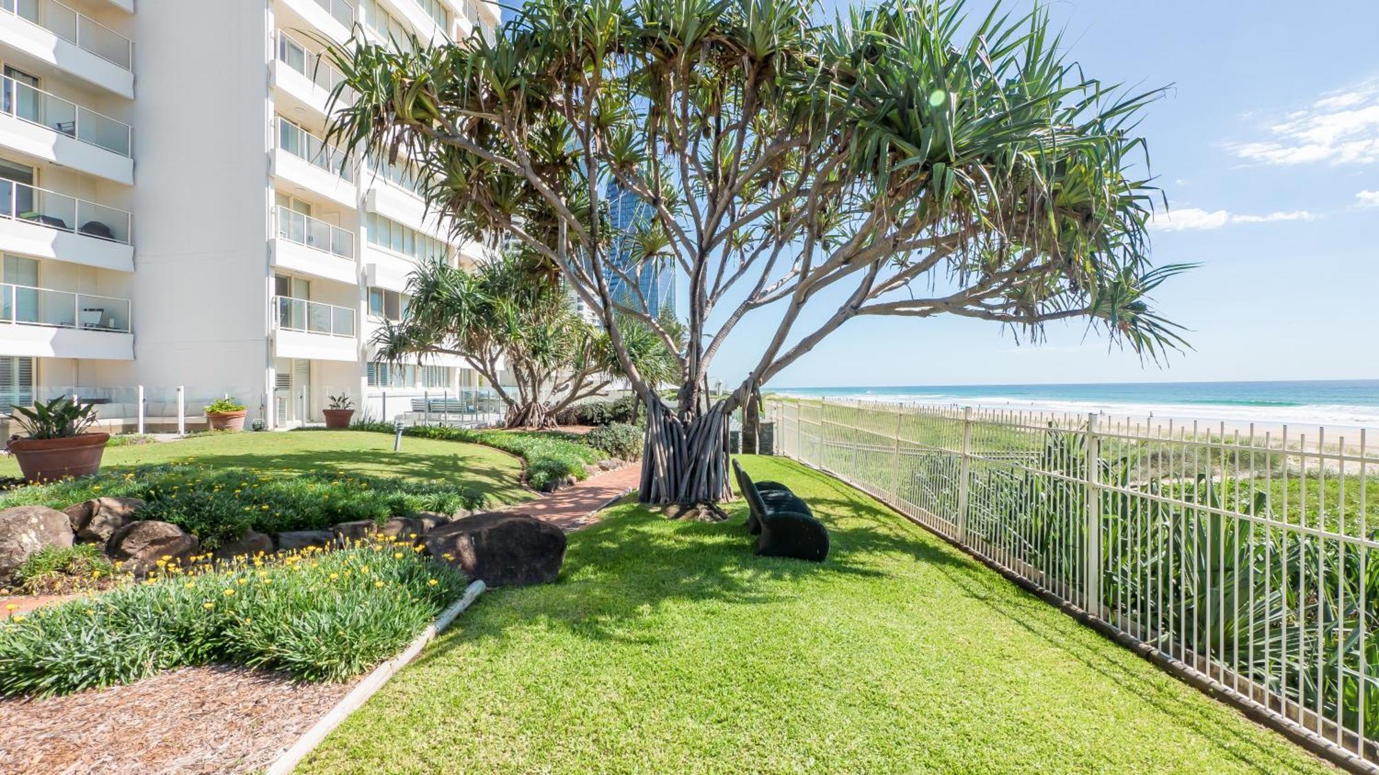 Viscount On The Beach Gold Coast Exterior photo
