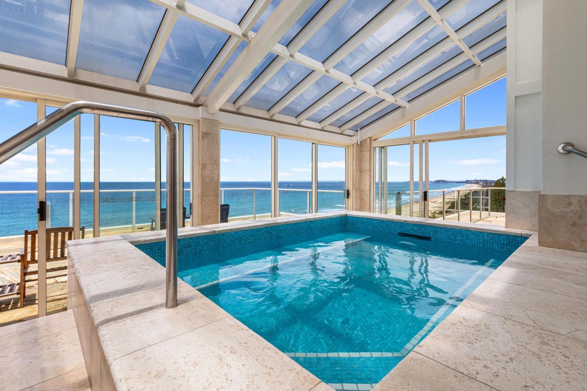 Viscount On The Beach Gold Coast Exterior photo